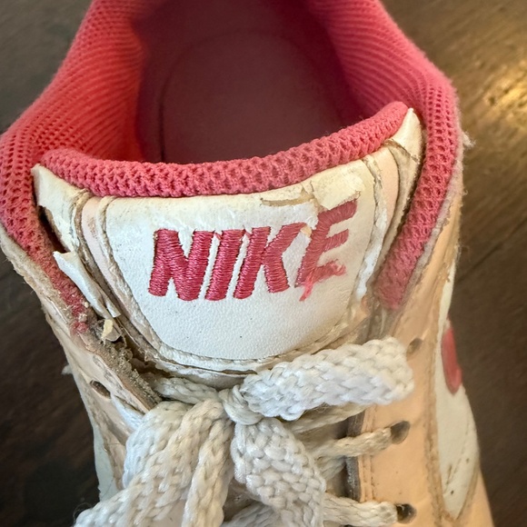 Vintage Pink Nike - Picture 9 of 9